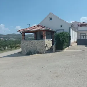 https://lavanda-vrana-zadar.hotelinzadar.com